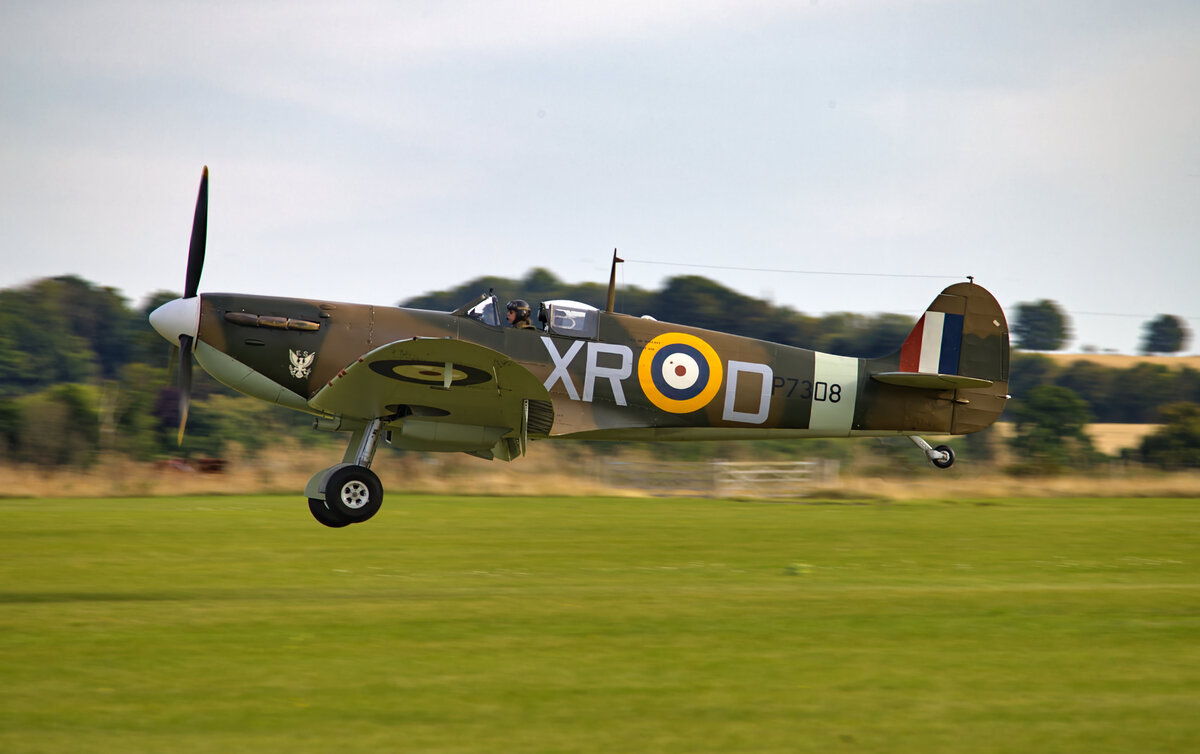 Spitfire Mk1 landing 94